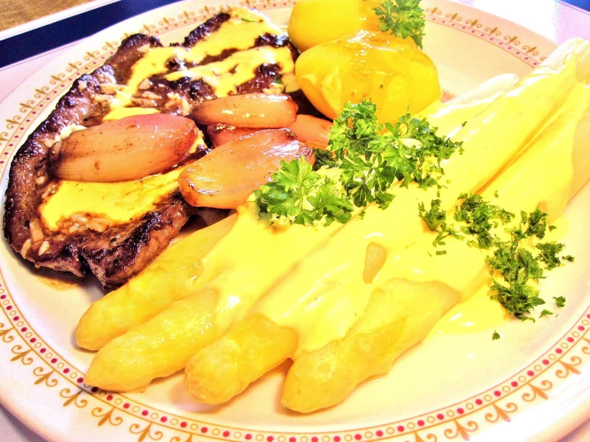Rindersteak mit Knoblauch und Hollandaise-Spargel - Rezept - Bild Nr. 5852