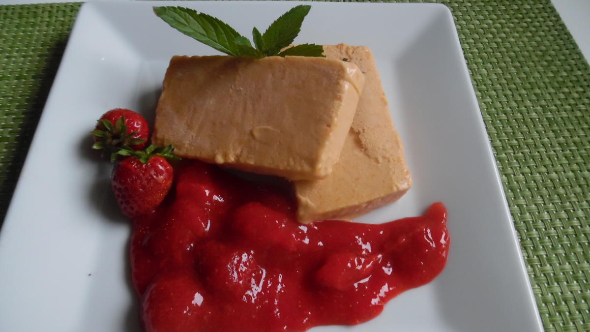 Aprikosen-Parfait mit "Schwipps" und Erdbeer-Soße - Rezept - Bild Nr. 5845