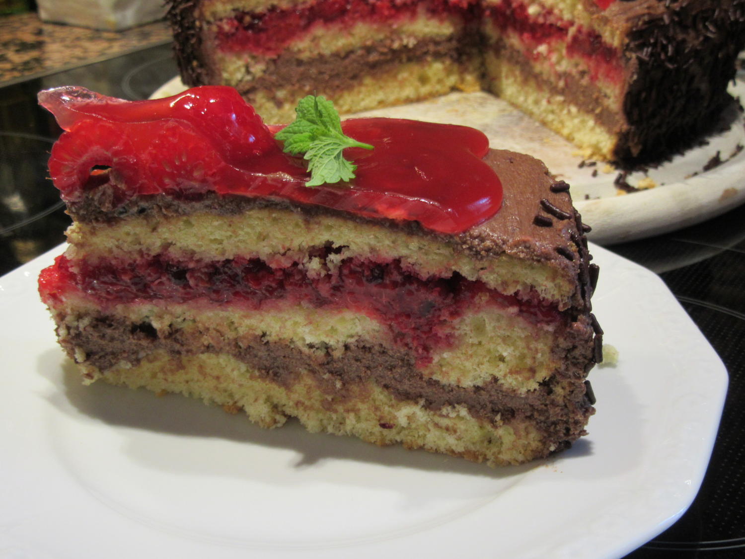 Backen: Himbeer-Schoko-Creme-Torte - Rezept - kochbar.de