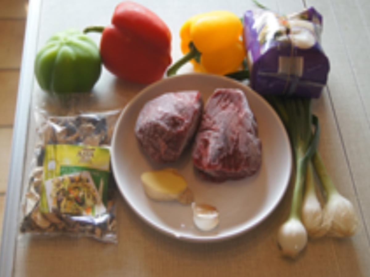Rindfleisch mit Paprika und gelber Reis mit Erbsen - Rezept - Bild Nr. 5887