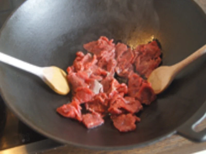 Rindfleisch mit Paprika und gelber Reis mit Erbsen - Rezept - Bild Nr. 5894