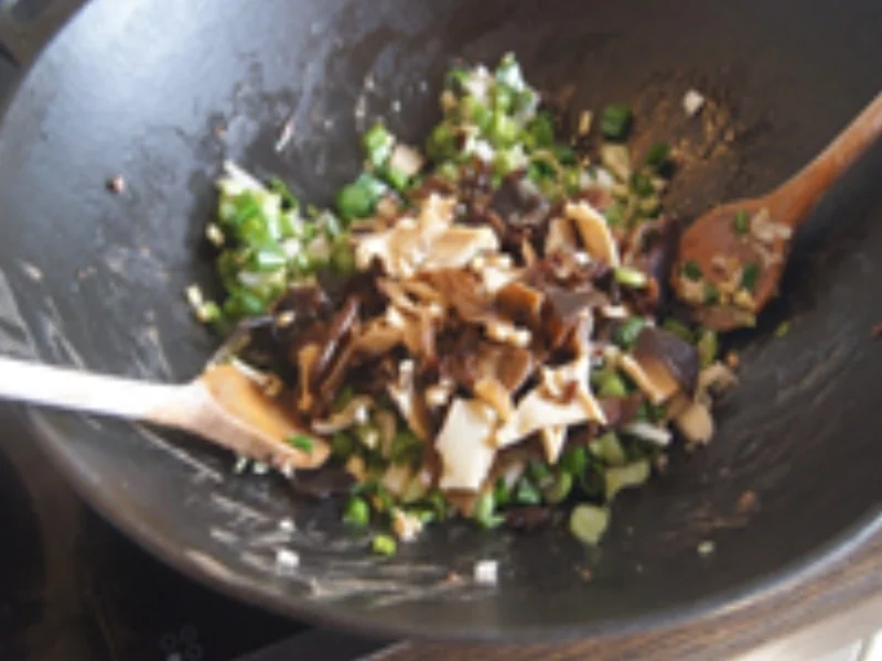 Rindfleisch mit Paprika und gelber Reis mit Erbsen - Rezept - Bild Nr. 5896