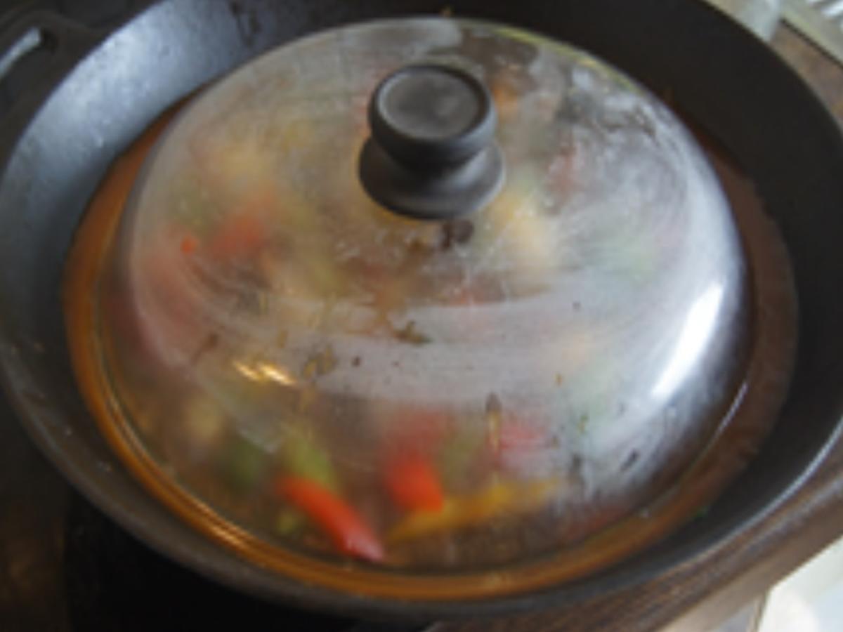 Rindfleisch mit Paprika und gelber Reis mit Erbsen - Rezept - Bild Nr. 5901