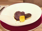 Rinderfilet mit Zwiebeln und Fondantkartoffeln (Daniel Völz) - Rezept - Bild Nr. 2