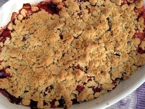 Erdbeer- und Rote-Beeren-Crumble - Rezept - Bild Nr. 5886