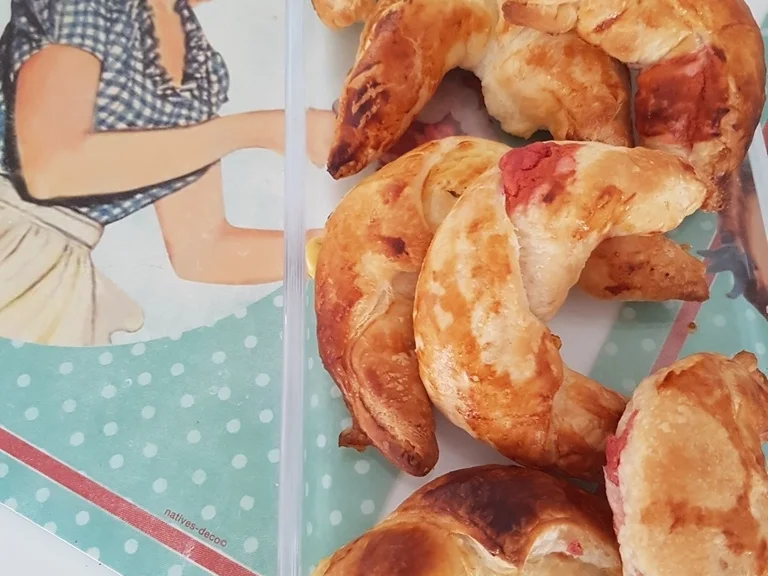 Schnelle Blätterteighörnchen (herzhaft) - Rezept - Bild Nr. 5887