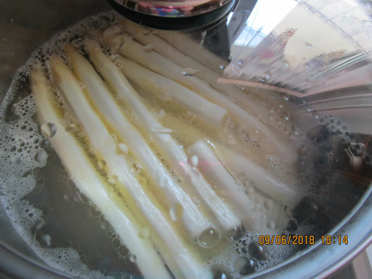 Rezept: Spargel mediterran überbacken Bild Nr. 5895 Spargel mediterran überbacken - Rezept - Bild Nr. 5895