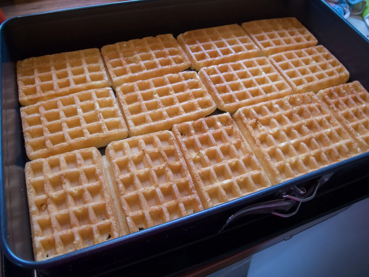 Kuchen ohne backen: Johannisbeer-Quark-Joghurt-Schnitten - Rezept - Bild Nr. 5890