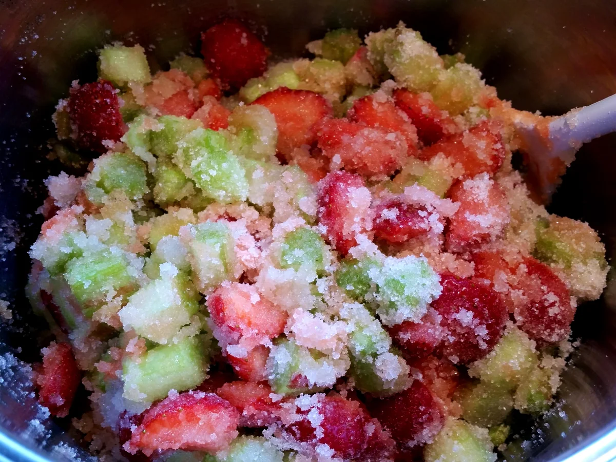 Rezept: Konfitüre von Rhabarber mit Erdbeeren und Vanille Bild Nr. 5903 Konfitüre von Rhabarber mit Erdbeeren und Vanille - Rezept - Bild Nr. 5903