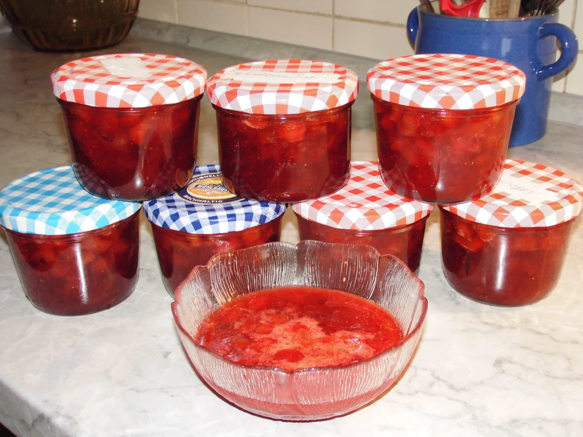 Rezept: Konfitüre von Rhabarber mit Erdbeeren und Vanille Bild Nr. 5908 Konfitüre von Rhabarber mit Erdbeeren und Vanille - Rezept - Bild Nr. 5908