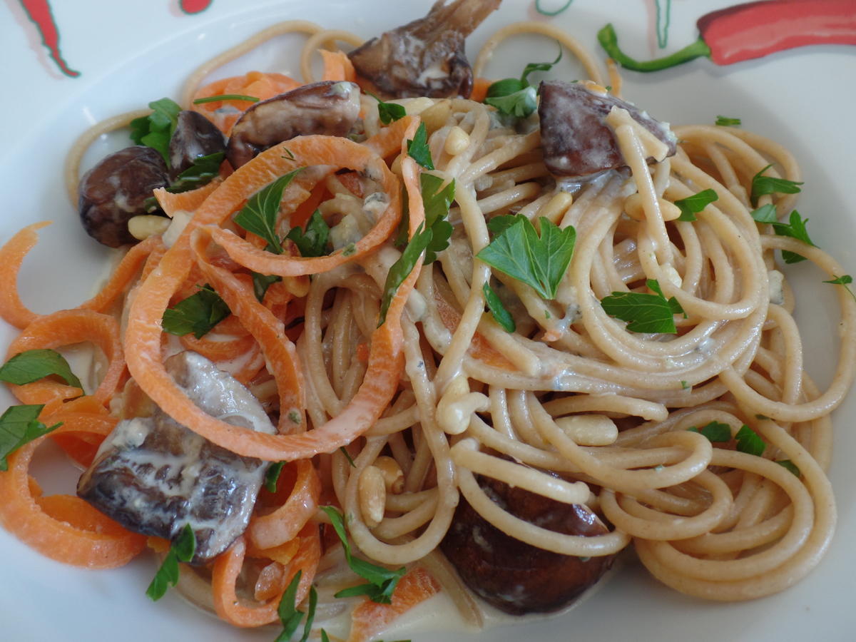 Vollkornspaghetti und  Möhrenspaghetti mit Champigons - Rezept - Bild Nr. 5886