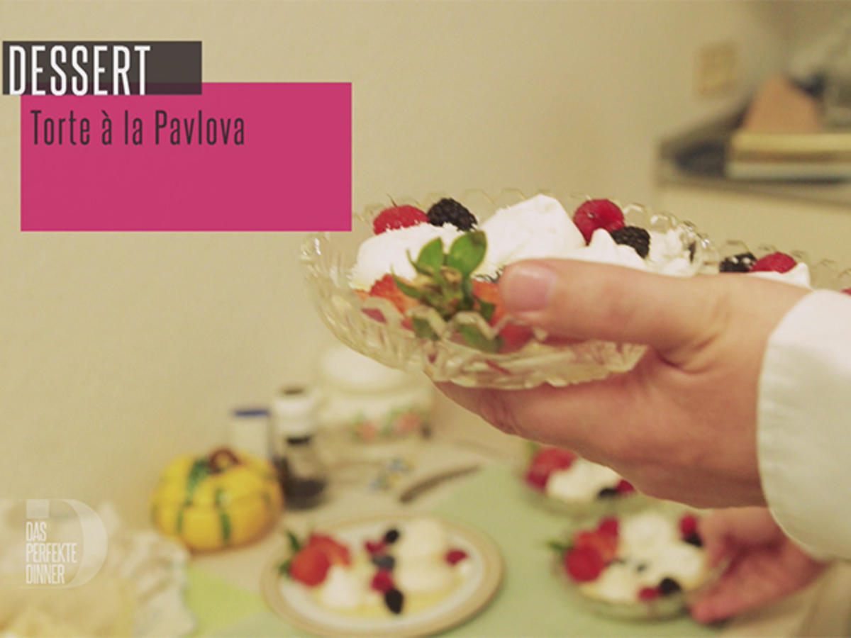 Bilder für Torte „Baiser á la Pavlova“ mit frischen Beeren - Rezept