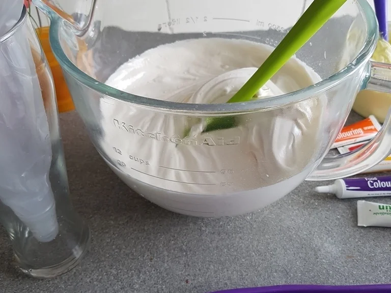 Rezept: Biskuitrolle mit "Mango Mascarpone" Füllung Bild Nr. 5892 Biskuitrolle mit "Mango Mascarpone" Füllung - Rezept - Bild Nr. 5892