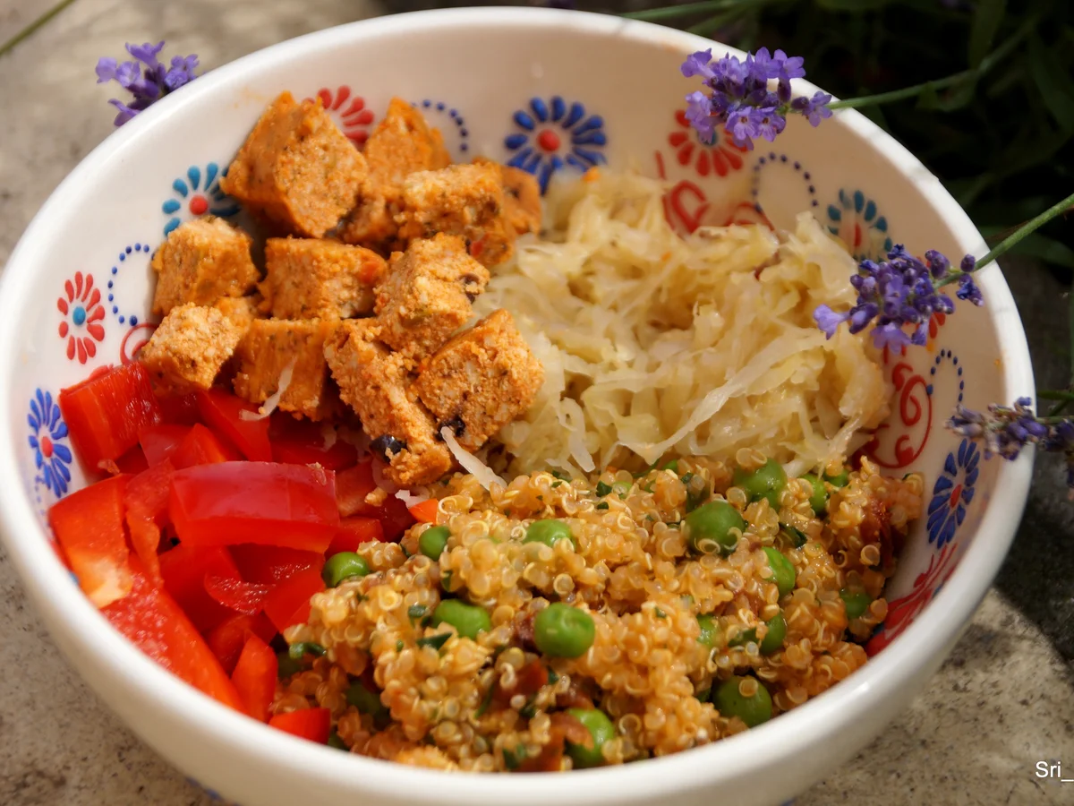 Protein-Bowl mit Erbsen, Tofu und Quinoa - Rezept - Bild Nr. 6322
