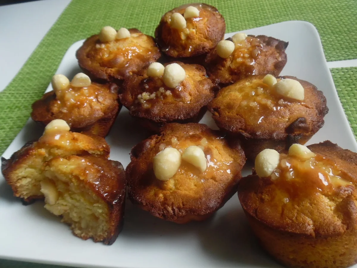 Macadamia-Muffins mit weißer Schokolade und Salzkaramell - Rezept - Bild Nr. 5911