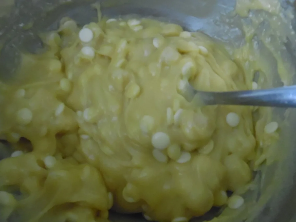 Macadamia-Muffins mit weißer Schokolade und Salzkaramell - Rezept - Bild Nr. 5913