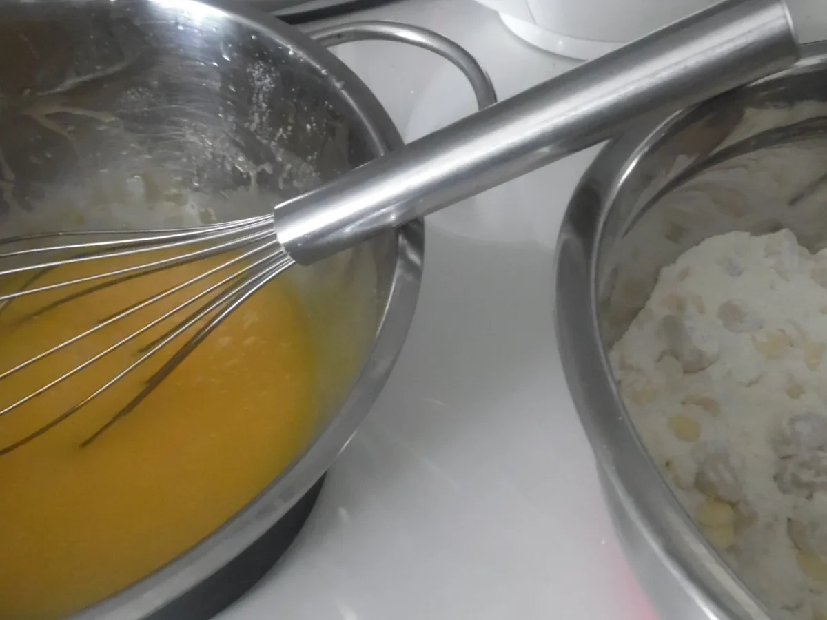 Macadamia-Muffins mit weißer Schokolade und Salzkaramell - Rezept - Bild Nr. 5915