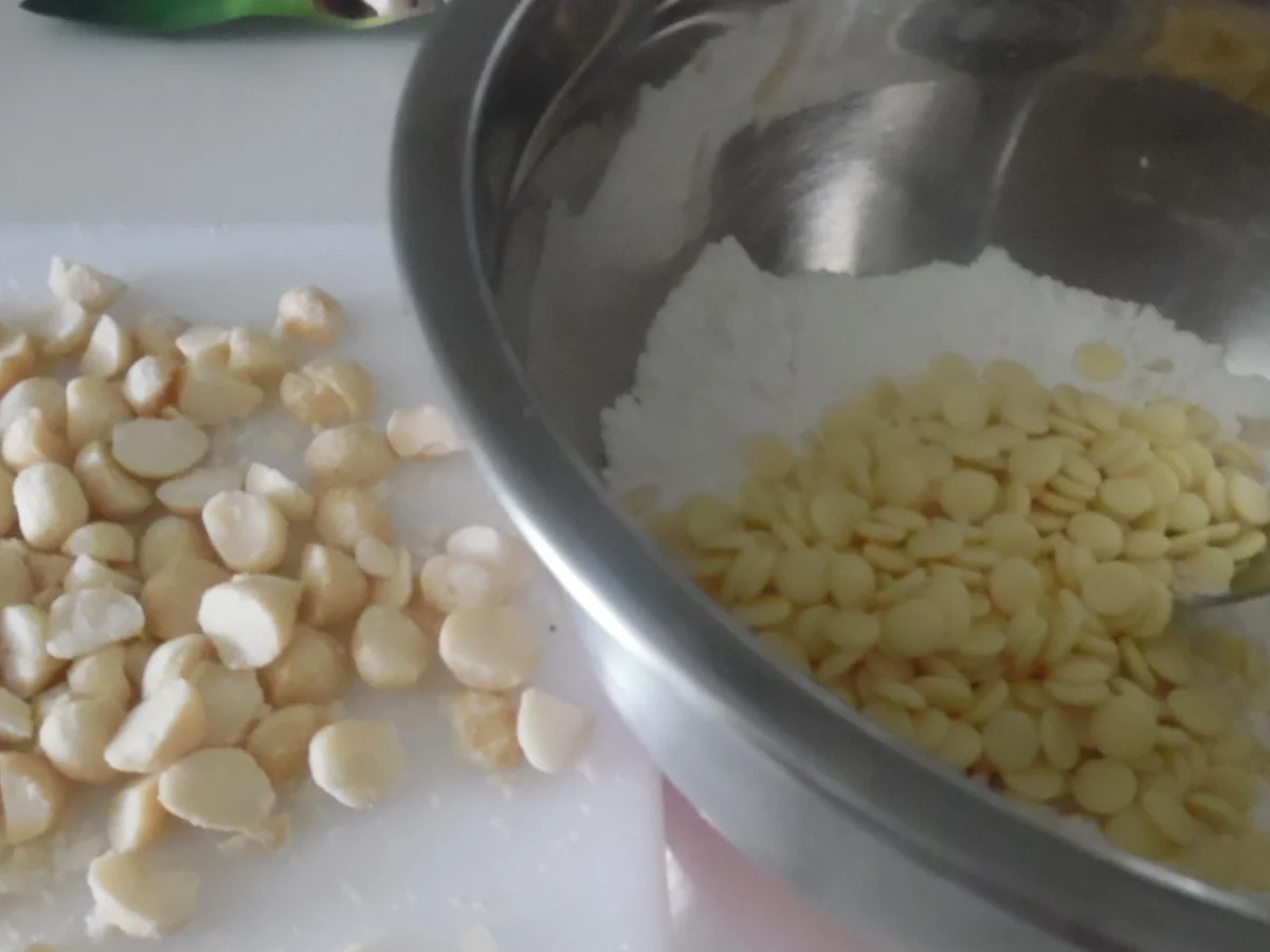 Macadamia-Muffins mit weißer Schokolade und Salzkaramell - Rezept - Bild Nr. 5917