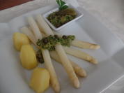 Spargel mit Cornichons-Gürkchen-Petersilien-Salsa - Rezept - Bild Nr. 5911
