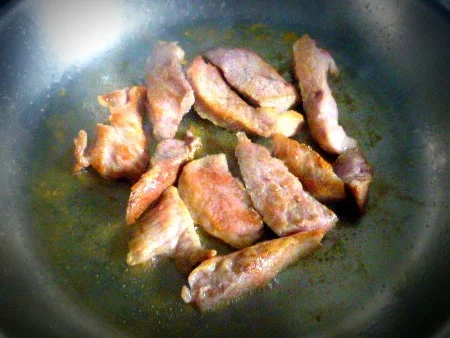 Geröstel mit Secreto Iberico,Pfifferlingen und grünem Spargel - Rezept - Bild Nr. 5912