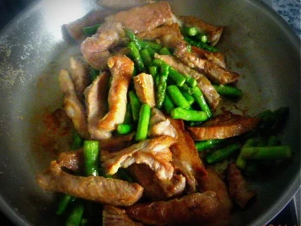 Geröstel mit Secreto Iberico,Pfifferlingen und grünem Spargel - Rezept - Bild Nr. 5915