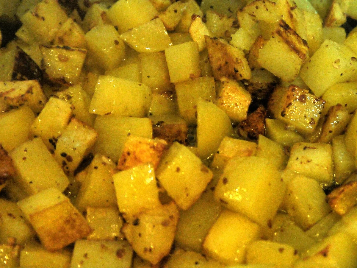 Rezept: Lauwarmer Bratkartoffel-Tomaten-Salat Bild Nr. 5943 Lauwarmer Bratkartoffel-Tomaten-Salat - Rezept - Bild Nr. 5943