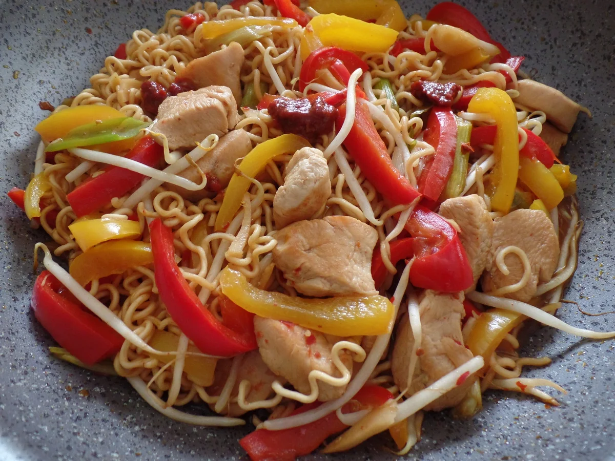 Asiatische Nudelpfanne - Rezept - Bild Nr. 5957