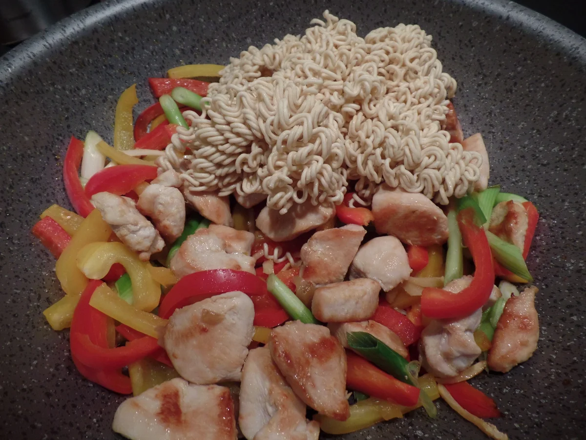 Asiatische Nudelpfanne - Rezept - Bild Nr. 5964