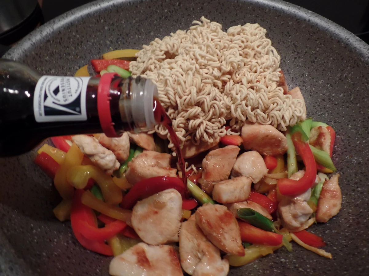 Asiatische Nudelpfanne - Rezept - Bild Nr. 5965