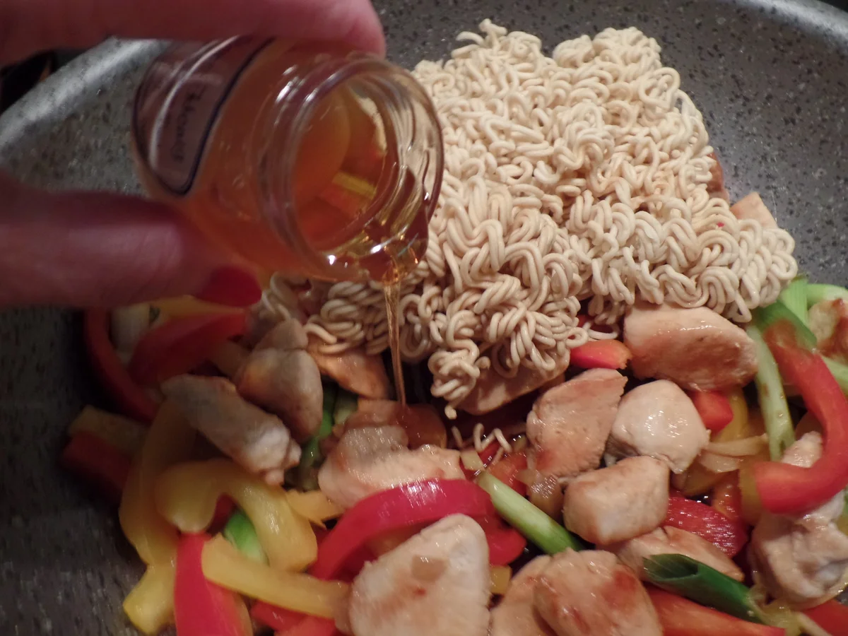 Asiatische Nudelpfanne - Rezept - Bild Nr. 5966