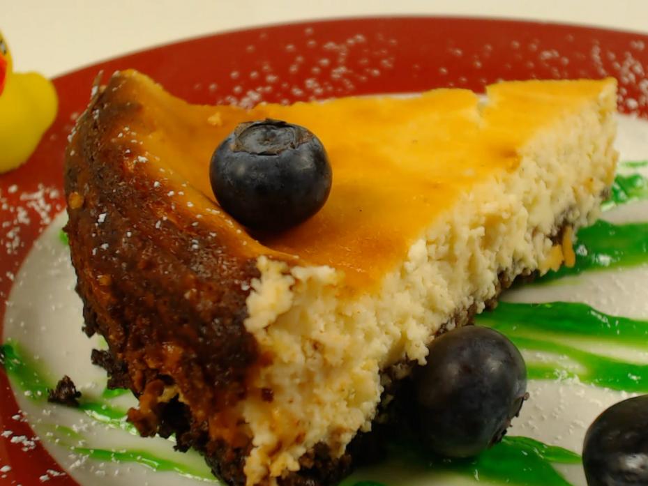 New York Cheesecake mit Limetten auf Schokoboden - Rezept - kochbar.de