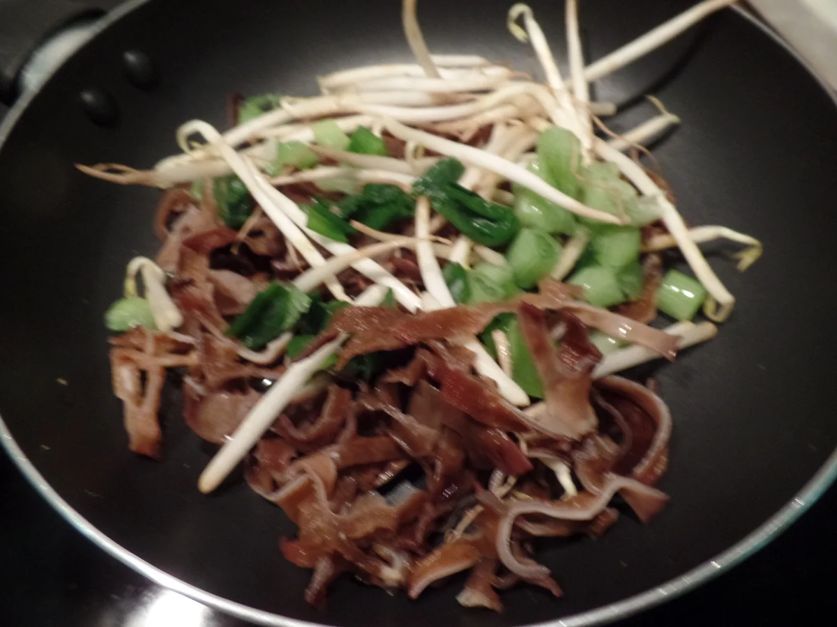 Rezept: Chinaomelette mit Pilzsauce Bild Nr. 5960 Chinaomelette mit Pilzsauce - Rezept - Bild Nr. 5960