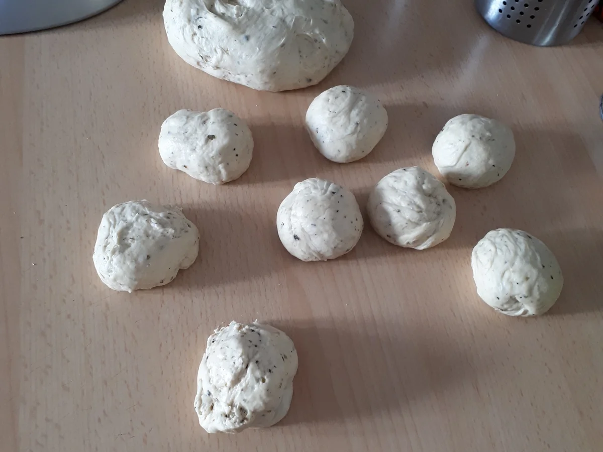 Rezept: WM-Snack: Grissini spessi mit dreierlei Dips in schwarz-rot-gold vegan Bild Nr. 5989 WM-Snack: Grissini spessi mit dreierlei Dips in schwarz-rot-gold vegan - Rezept - Bild Nr. 5989