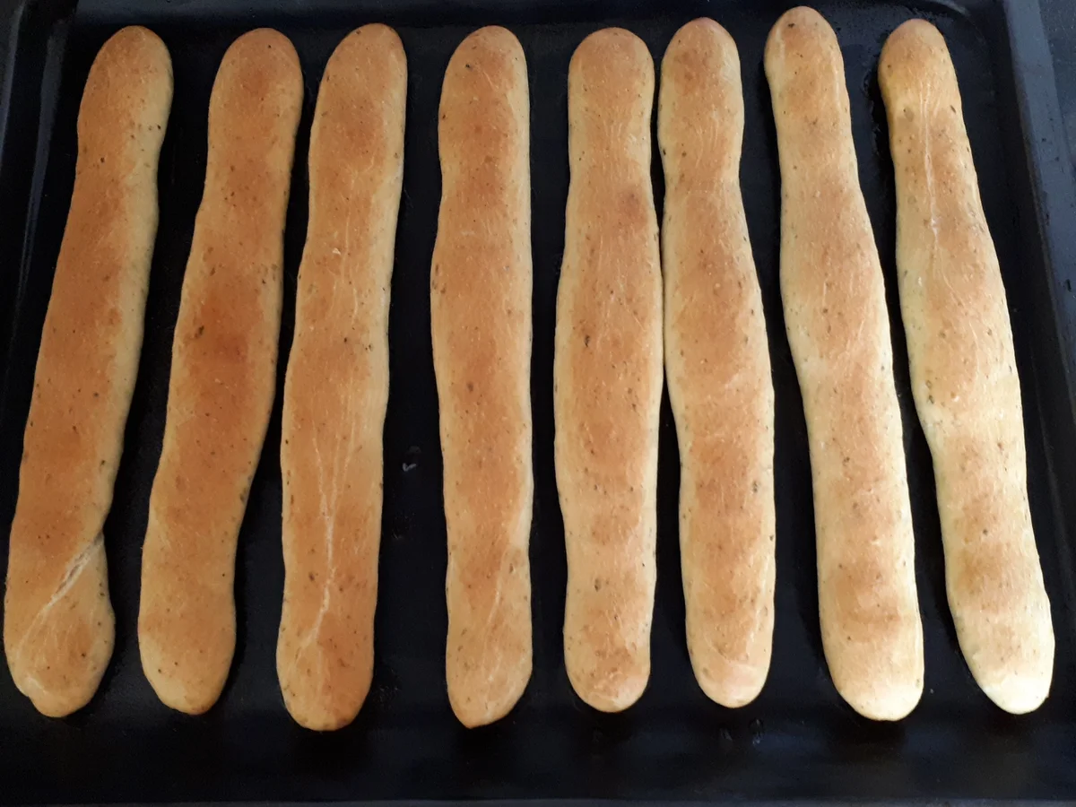 Rezept: WM-Snack: Grissini spessi mit dreierlei Dips in schwarz-rot-gold vegan Bild Nr. 5985 WM-Snack: Grissini spessi mit dreierlei Dips in schwarz-rot-gold vegan - Rezept - Bild Nr. 5985