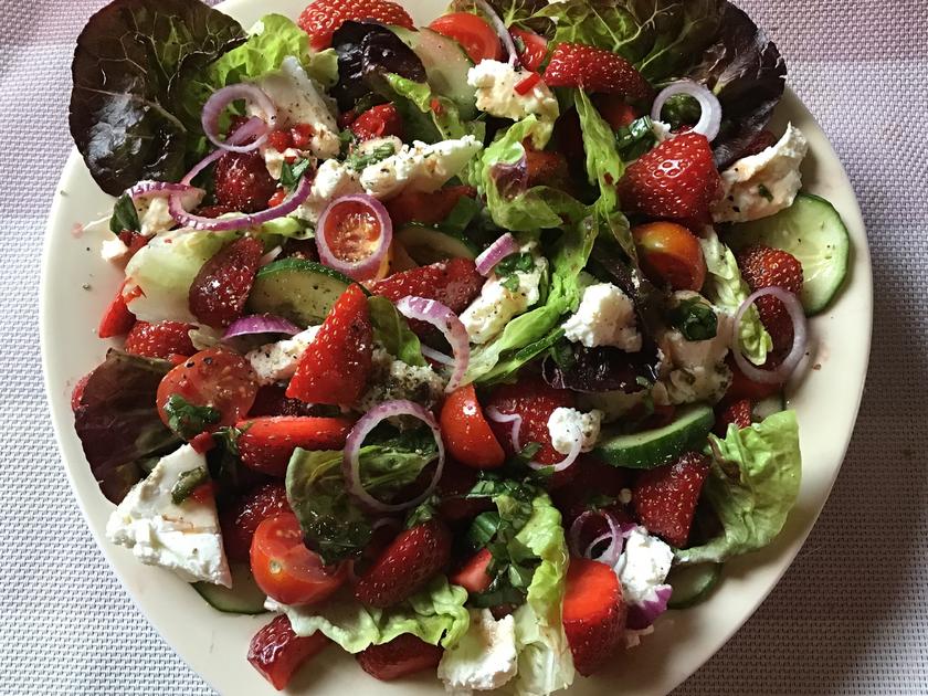 Gemischter Erdbeer-Salat - Rezept mit Bild - kochbar.de