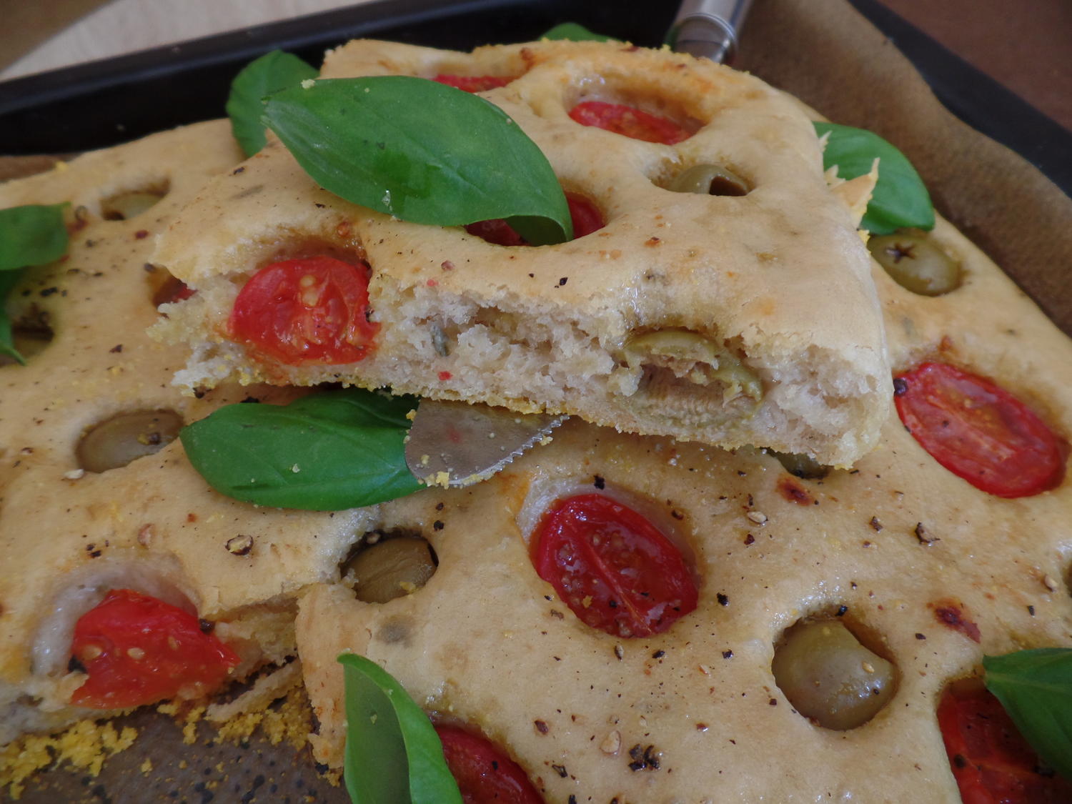 Tomaten-Oliven-Focaccia - Rezept mit Bild - kochbar.de