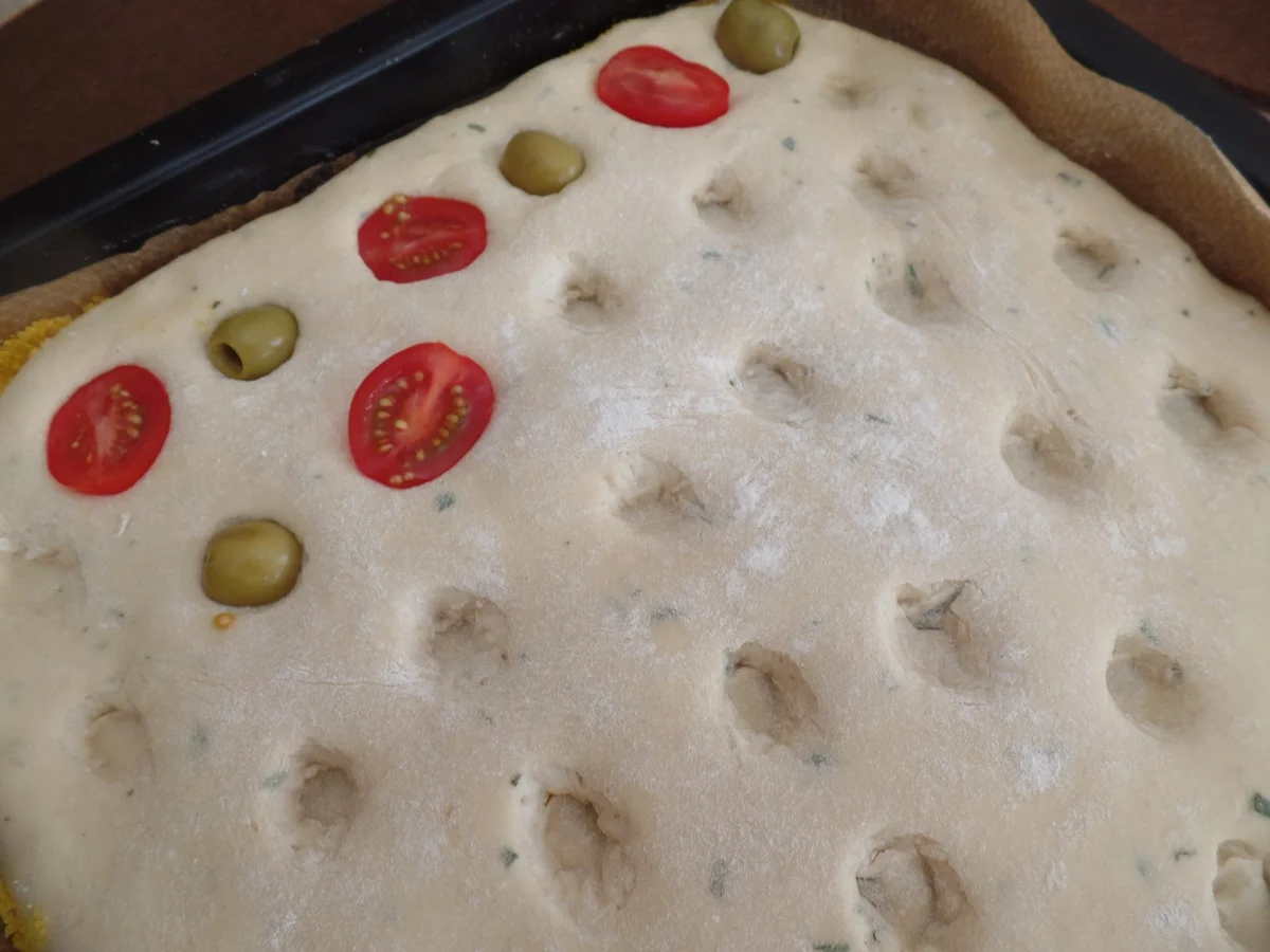 Rezept: Tomaten-Oliven-Focaccia Bild Nr. 5979 Tomaten-Oliven-Focaccia - Rezept - Bild Nr. 5979