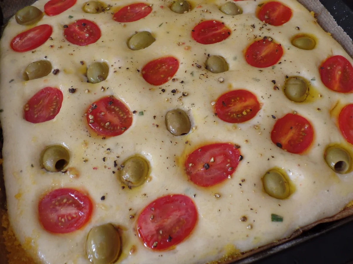 Rezept: Tomaten-Oliven-Focaccia Bild Nr. 5981 Tomaten-Oliven-Focaccia - Rezept - Bild Nr. 5981