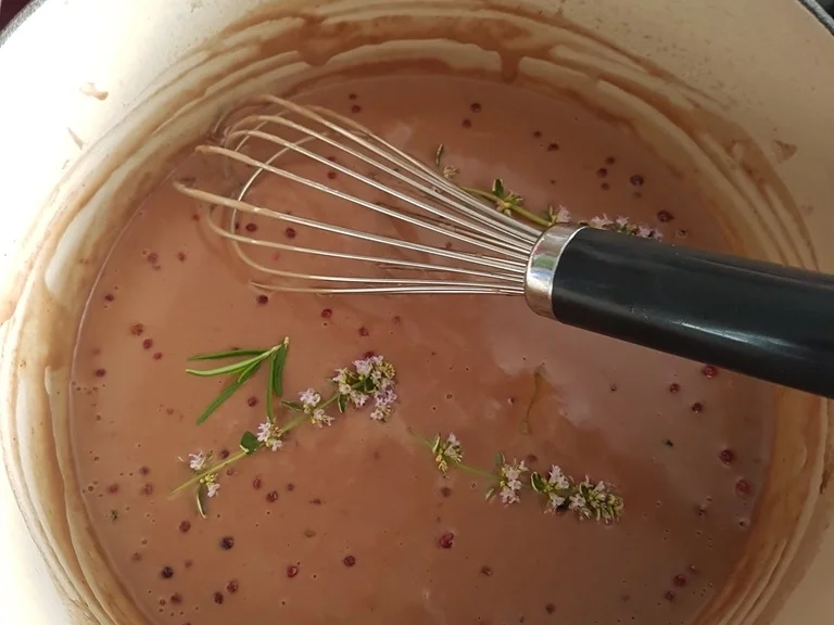 Samtige Rotwein Pfefferbeerensosse - Rezept - Bild Nr. 5990