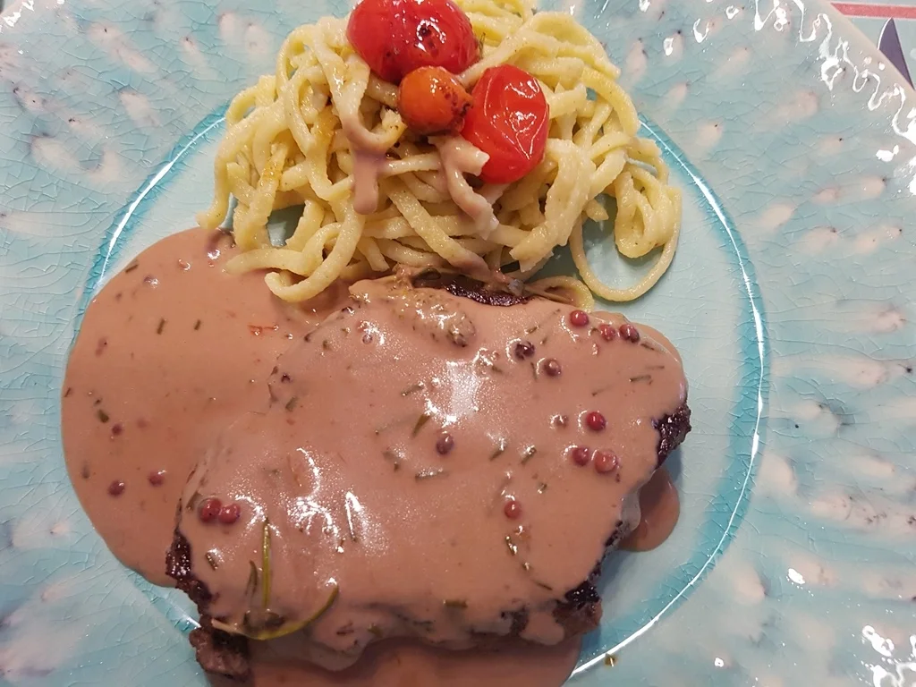 Filetsteak gebraten nach eigenem Gusto auf Knoblauch à la Biggi - Rezept - Bild Nr. 5990