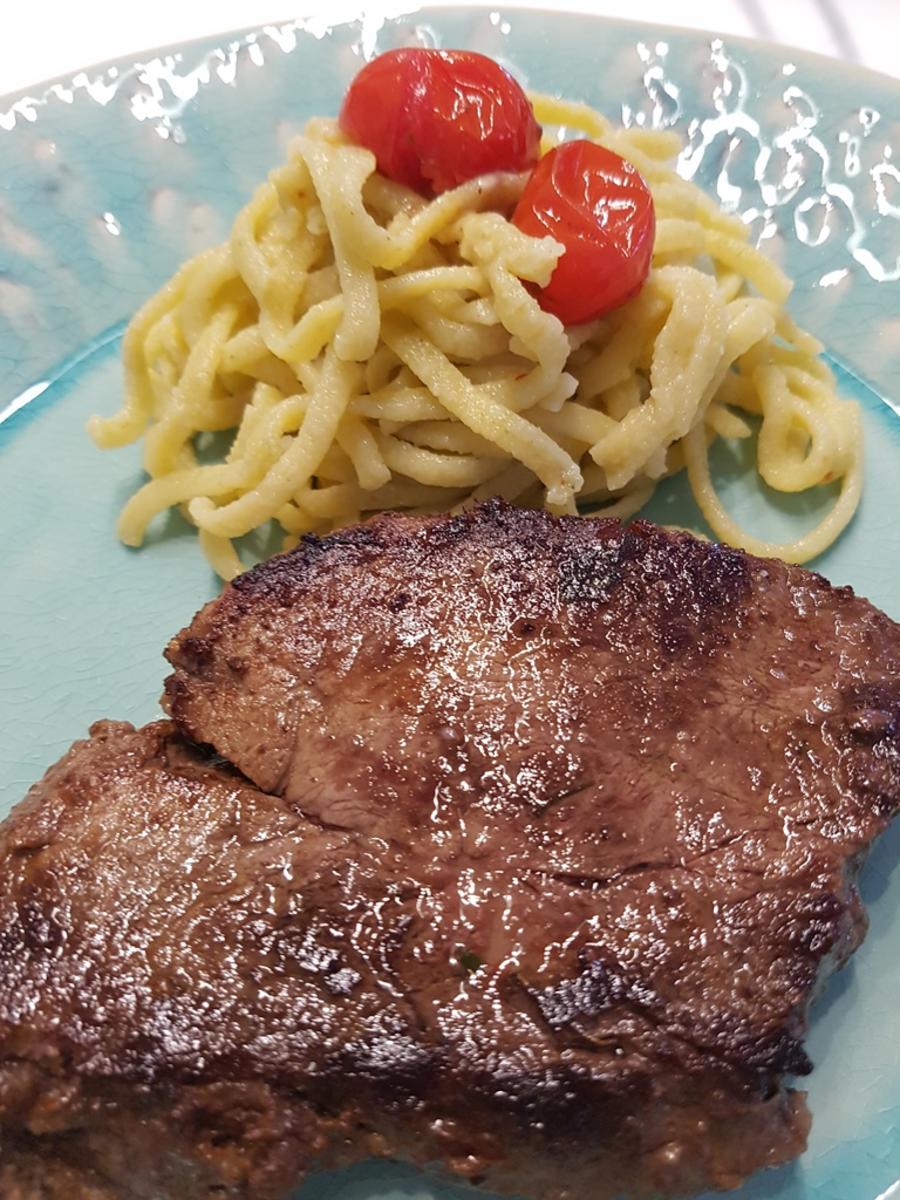 Filetsteak gebraten nach eigenem Gusto auf Knoblauch à la Biggi - Rezept - Bild Nr. 5992