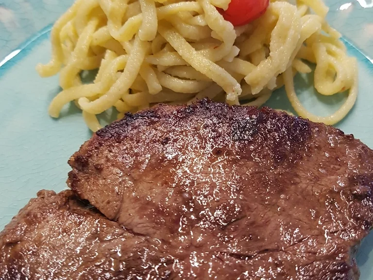 Filetsteak gebraten nach eigenem Gusto auf Knoblauch à la Biggi - Rezept - Bild Nr. 5992
