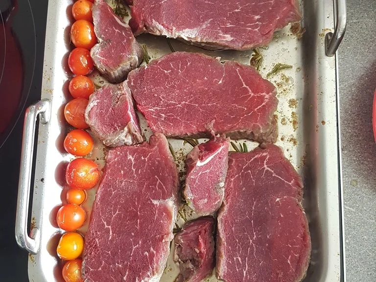 Filetsteak gebraten nach eigenem Gusto auf Knoblauch à la Biggi - Rezept - Bild Nr. 5993