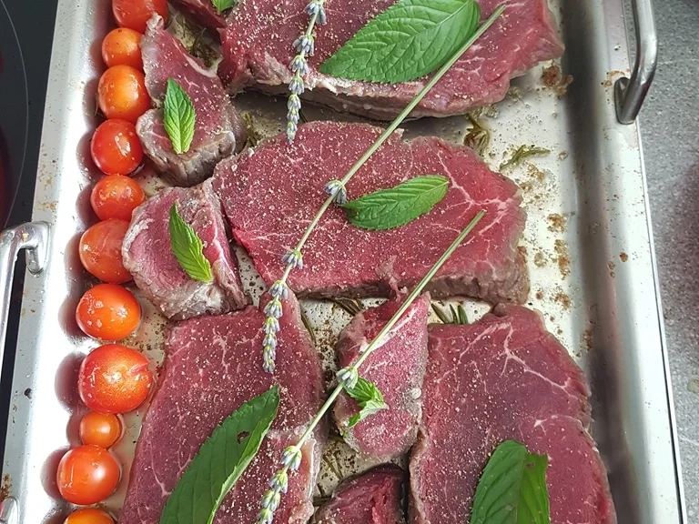 Filetsteak gebraten nach eigenem Gusto auf Knoblauch à la Biggi - Rezept - Bild Nr. 5994