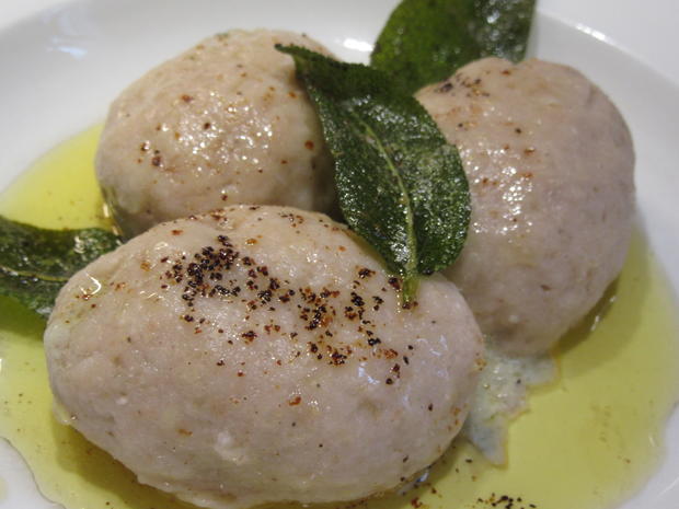 Pasta: Gefüllte Gnocchi mit Salbeibutter - Rezept - kochbar.de