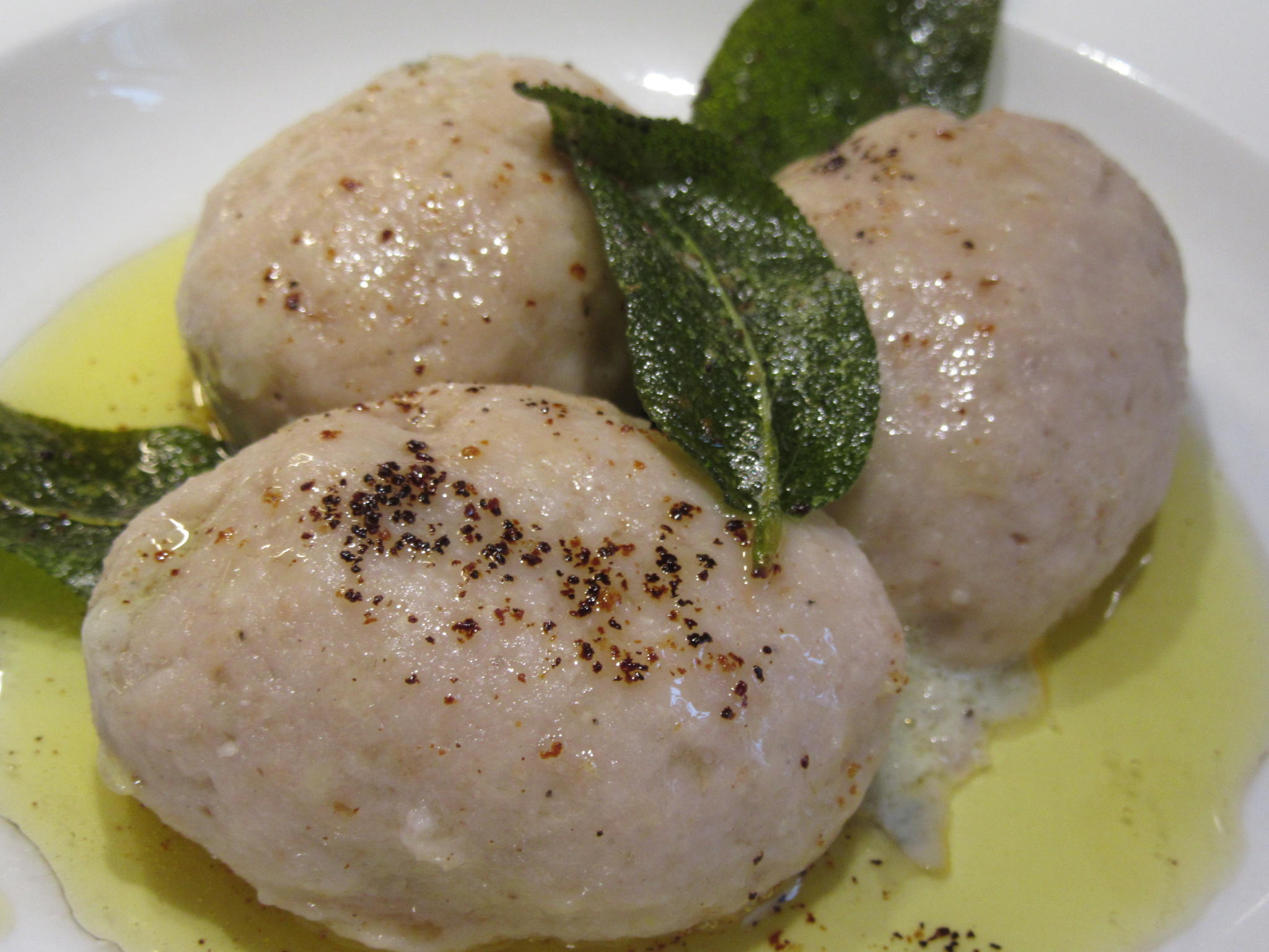 Bilder für Pasta: Gefüllte Gnocchi mit Salbeibutter - Rezept