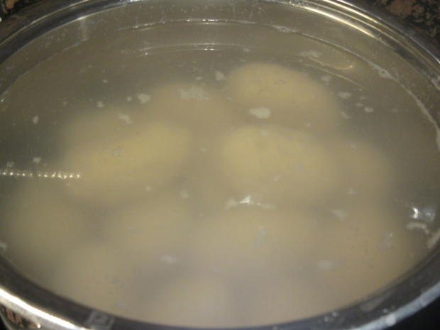 Pasta: Gefüllte Gnocchi mit Salbeibutter - Rezept - kochbar.de