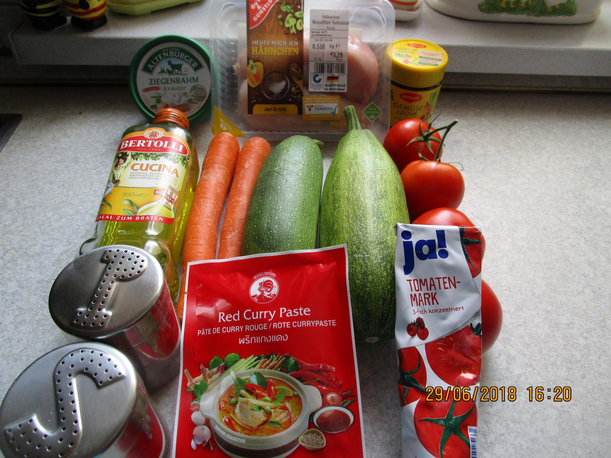 Hähnchenbrust m. Filet zu Bandnudeln aus Zucchini/Möhren und Tomatensauce - Rezept - Bild Nr. 6033