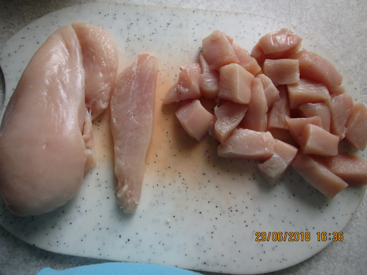 Hähnchenbrust m. Filet zu Bandnudeln aus Zucchini/Möhren und Tomatensauce - Rezept - Bild Nr. 6034