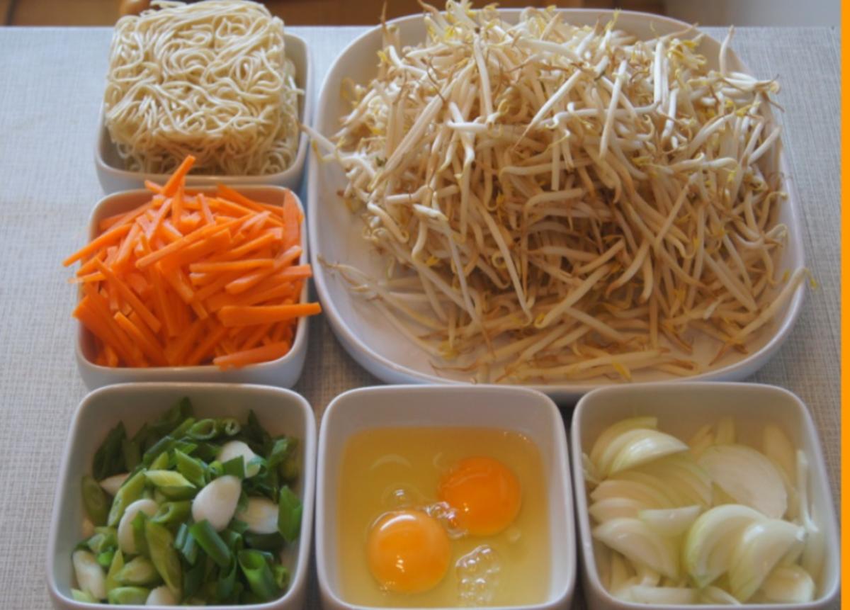 Mie-Nudeln mit Ei, Gemüse und Sprossen - Rezept - Bild Nr. 6039